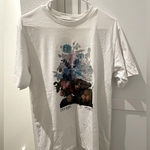 Uniqlo t shirt
